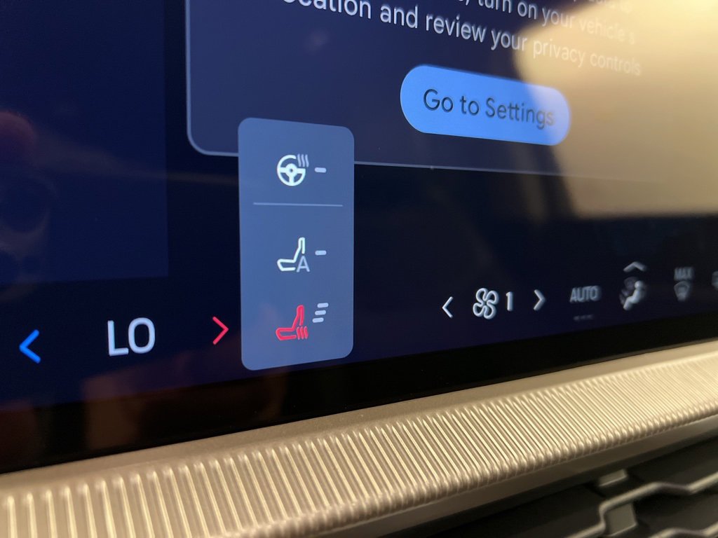 New 2025 Ford Explorer Active w/ Active Comfort Package image 13