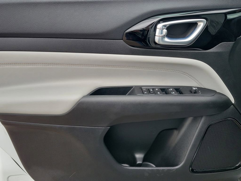 Used 2022 Jeep Compass Limited image 11