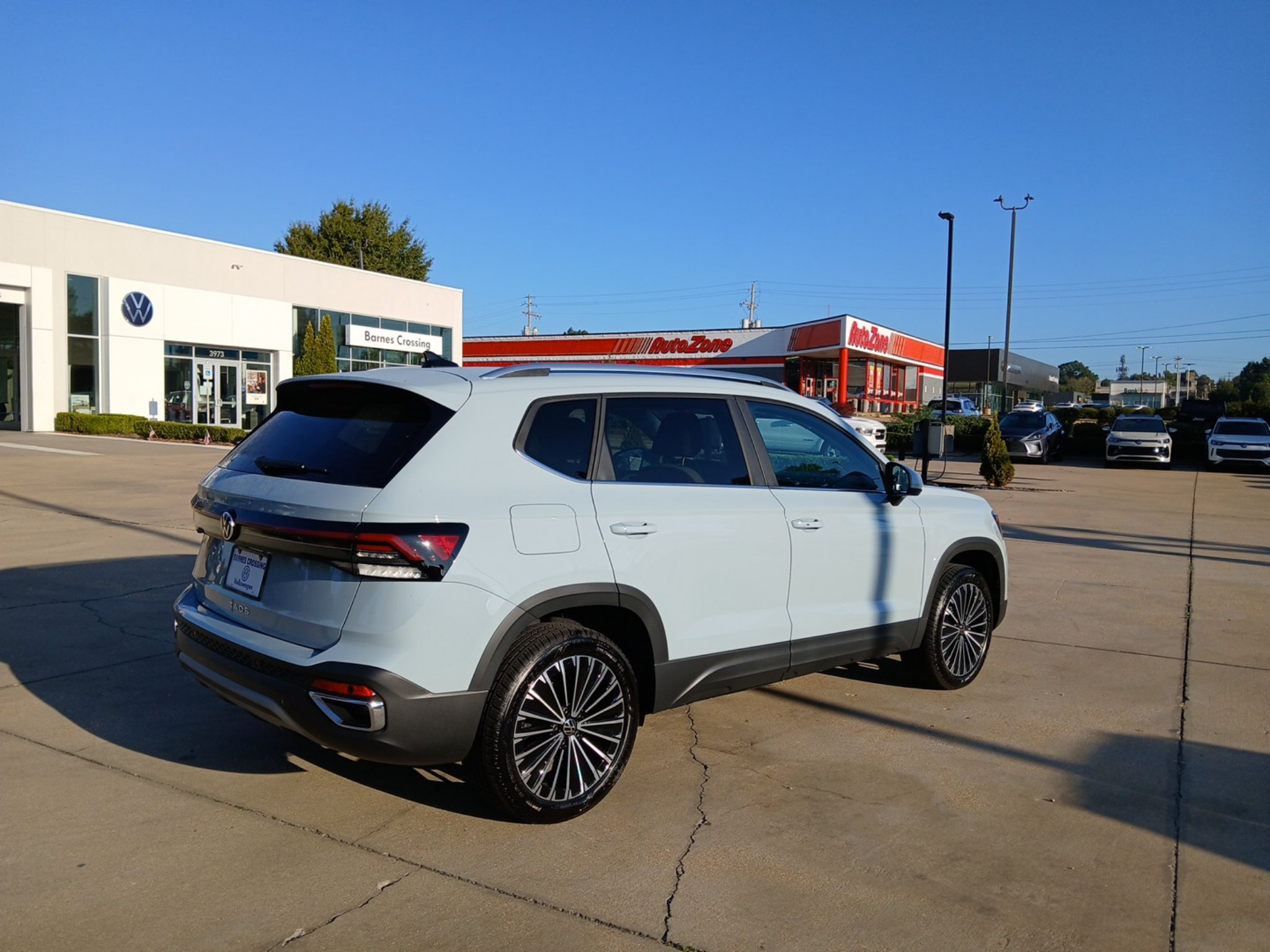 New 2027 Volkswagen Taos SE FWD image 7