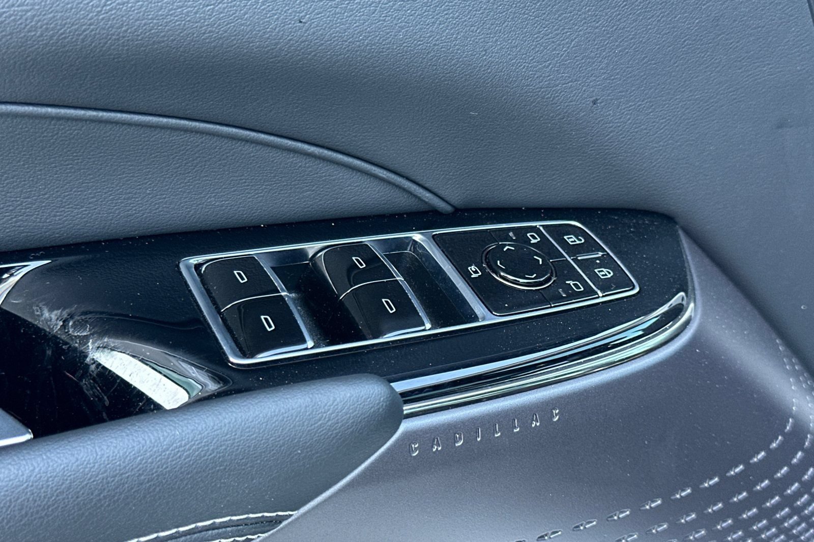 Used 2025 Cadillac Lyriq Luxury AWD/4WD image 12