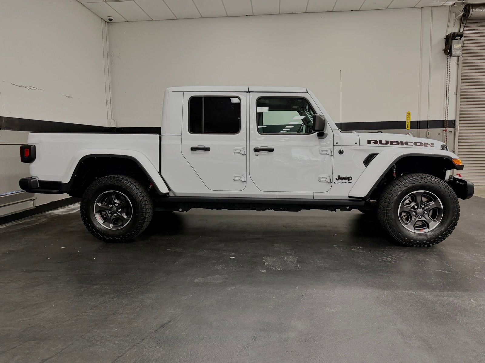 Used 2022 Jeep Gladiator Rubicon w/ Trailer Tow Package AWD/4WD image 4