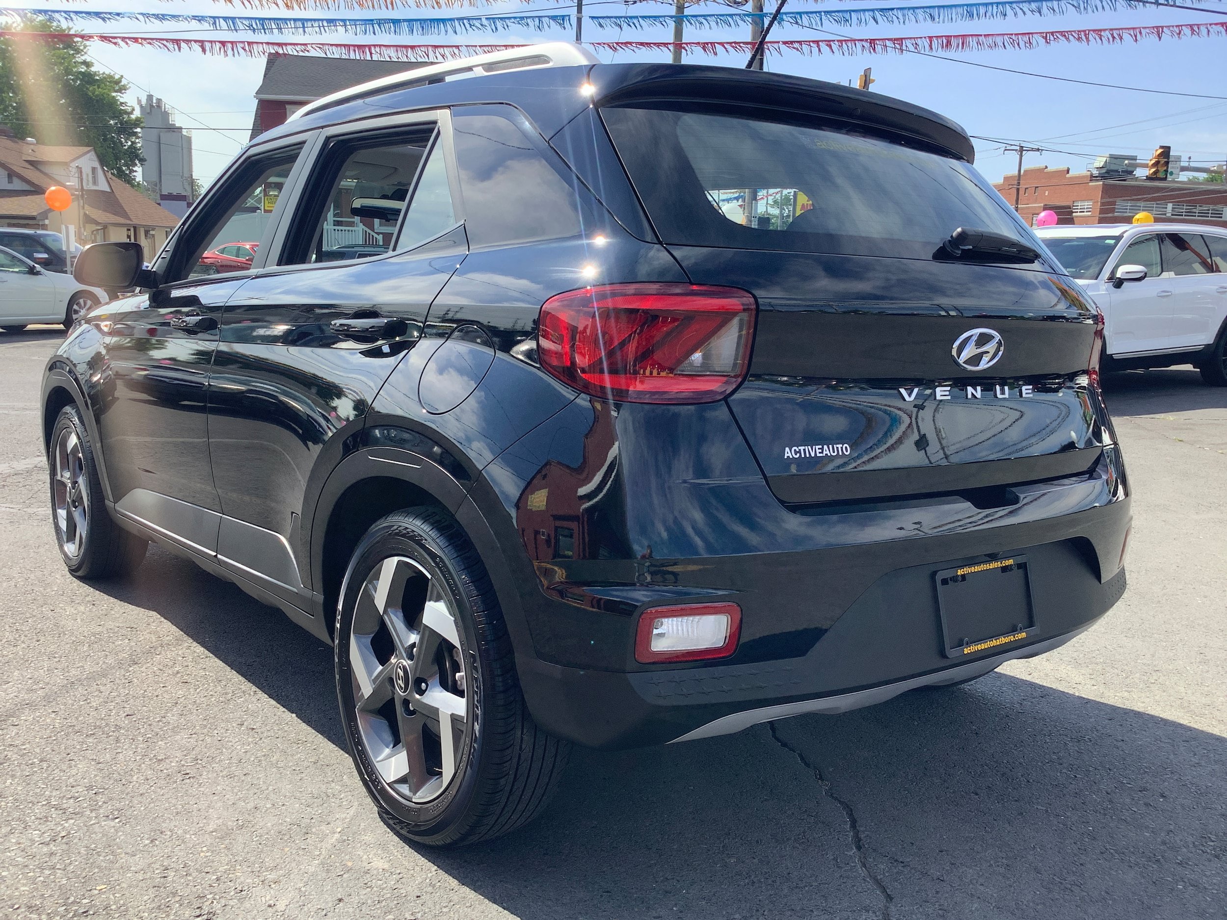 Used 2023 Hyundai Venue SEL w/ Cargo Package FWD image 5