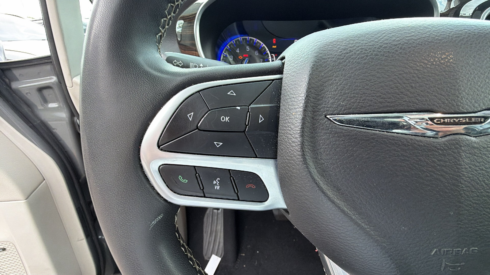 Used 2022 Chrysler Pacifica Limited FWD image 29