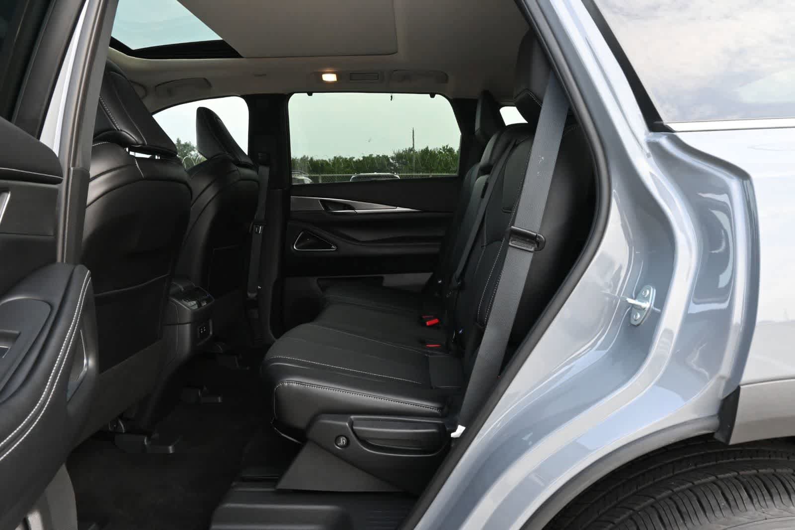Used 2026 INFINITI QX60 Luxe w/ Cargo Package FWD image 19