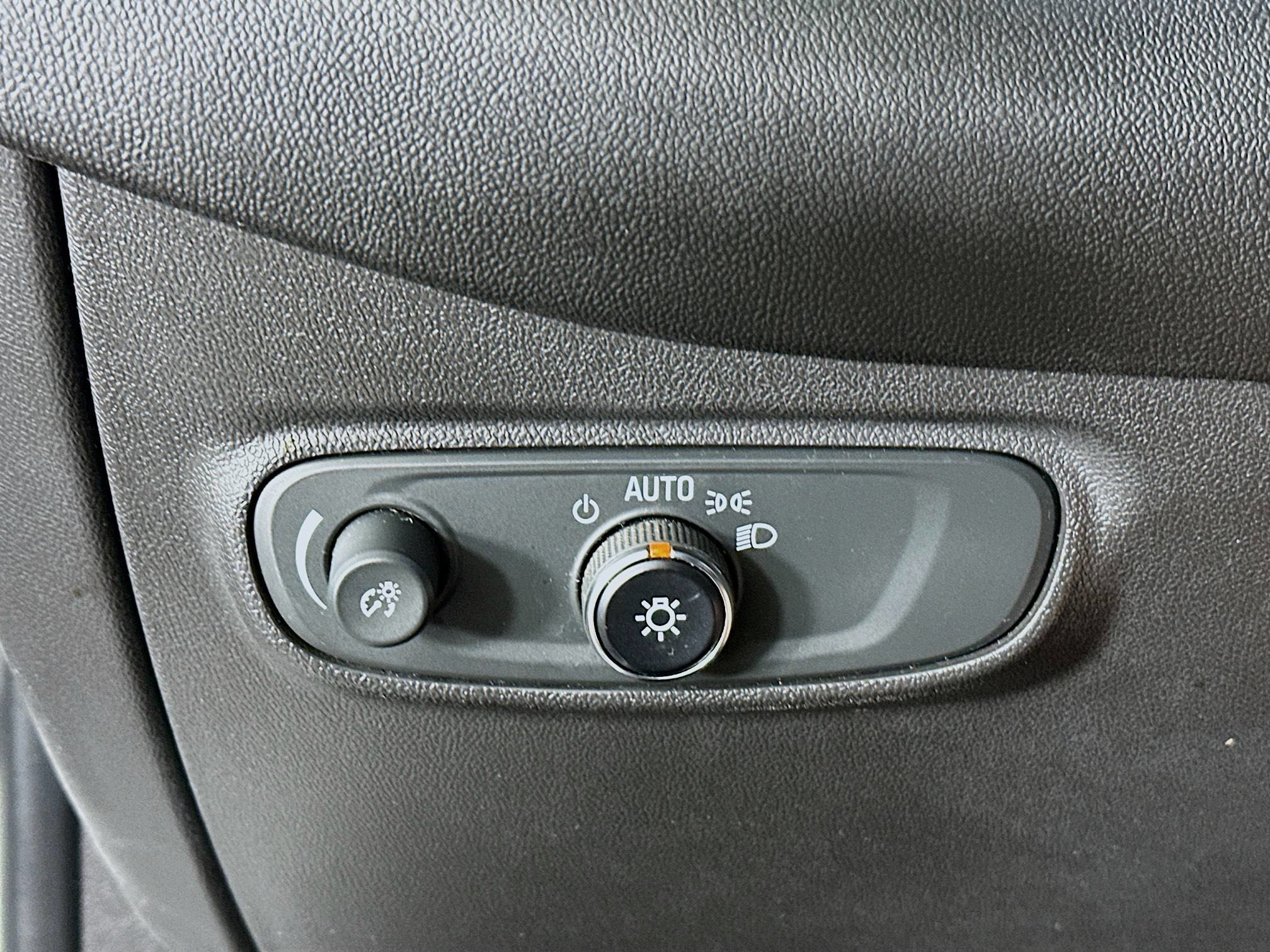 Used 2019 Chevrolet Equinox LT image 17