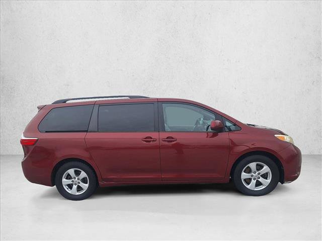 Used 2015 Toyota Sienna LE video 4
