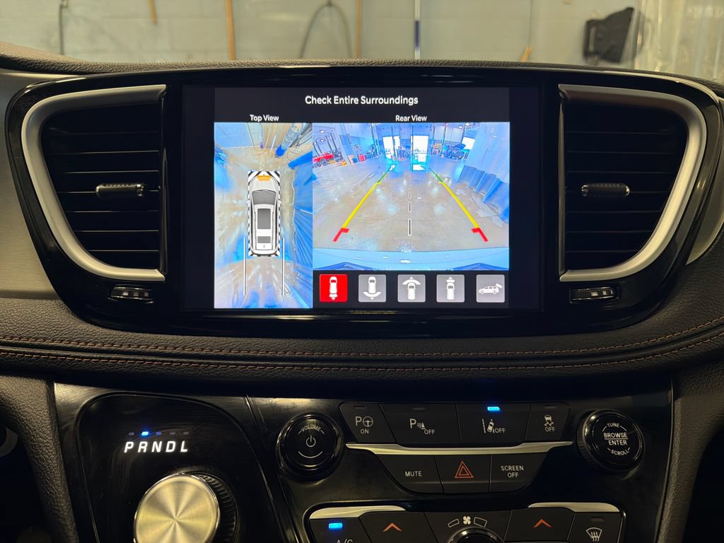 Used 2024 Chrysler Pacifica Pinnacle FWD image 10