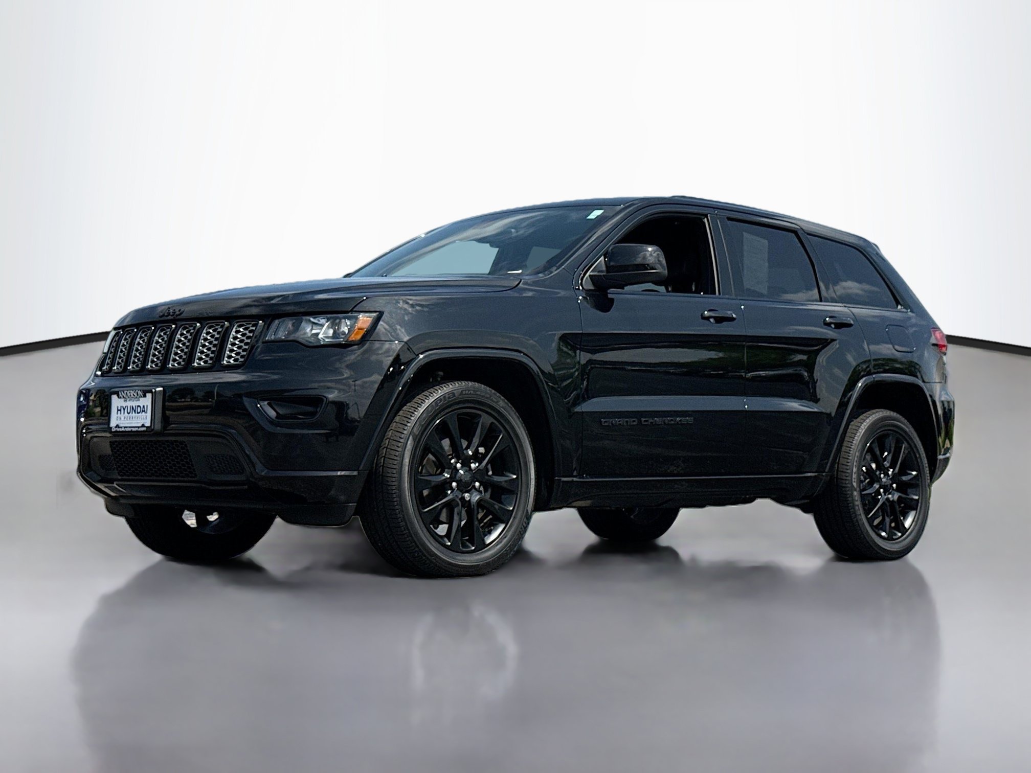 Used 2018 Jeep Grand Cherokee Altitude AWD/4WD image 14