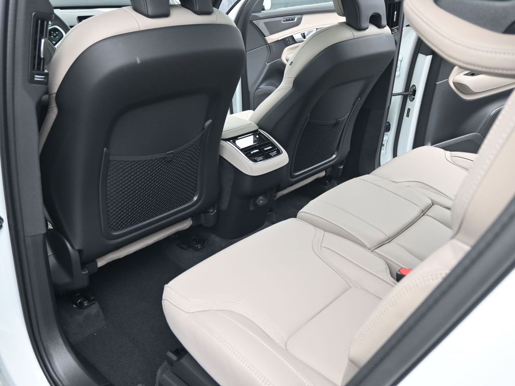 New 2026 Volvo XC90 B6 Ultra image 29