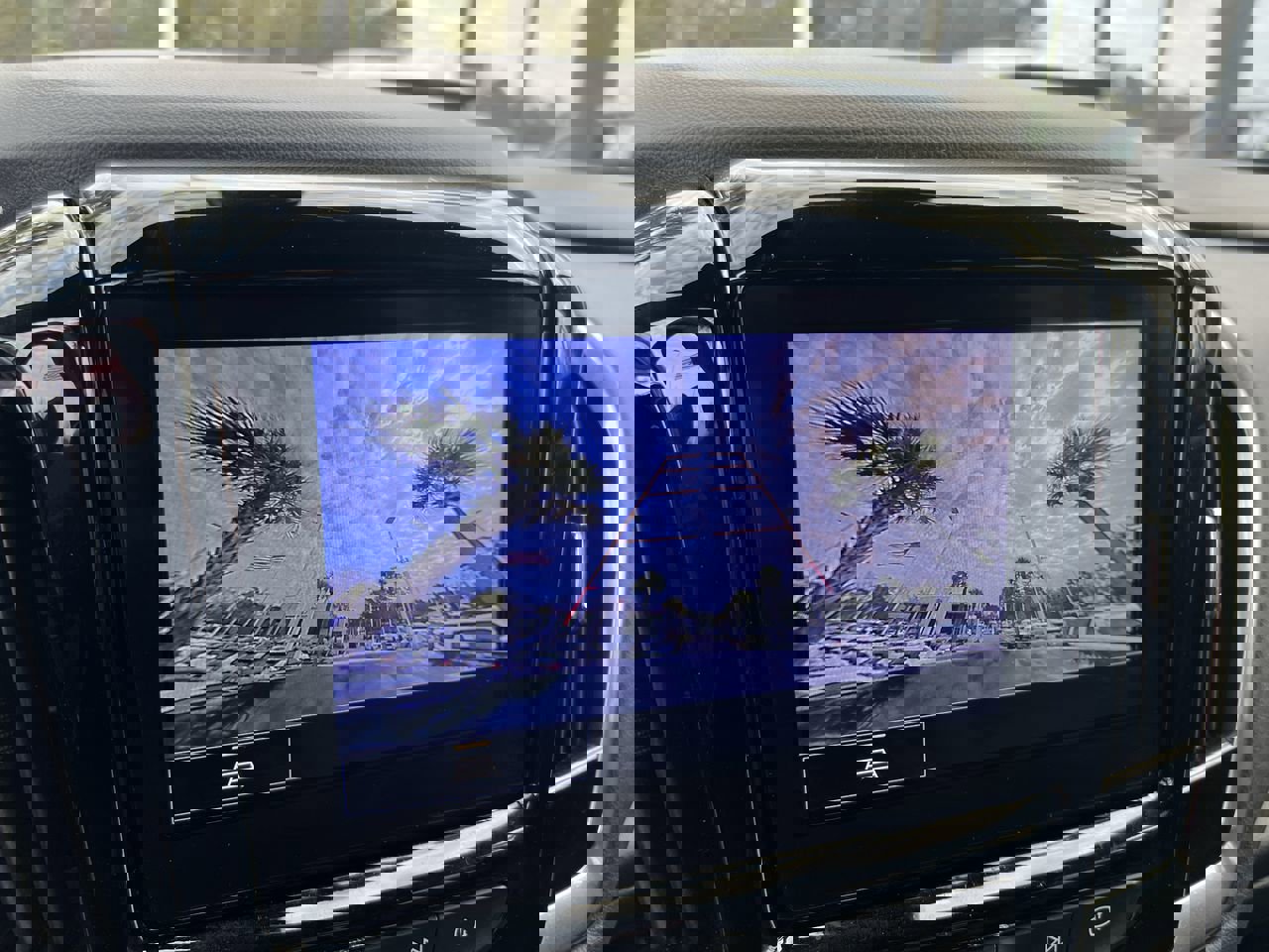 Used 2023 Chevrolet Traverse LT image 25