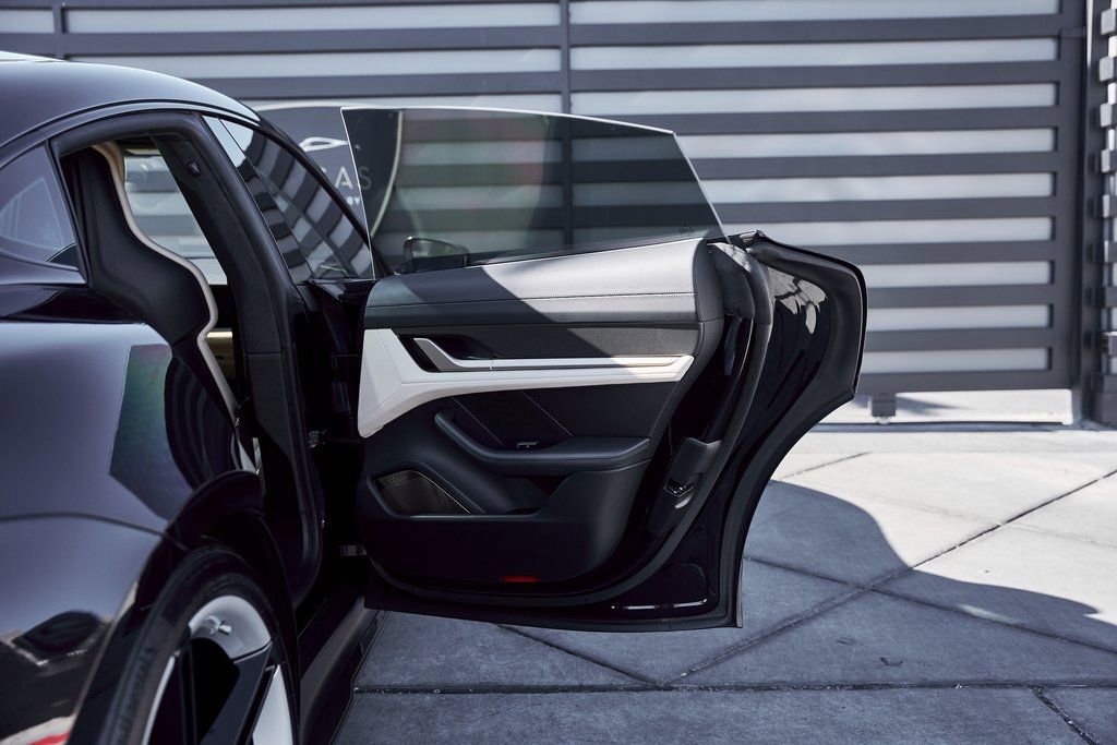 Used 2020 Porsche Taycan Turbo S image 27