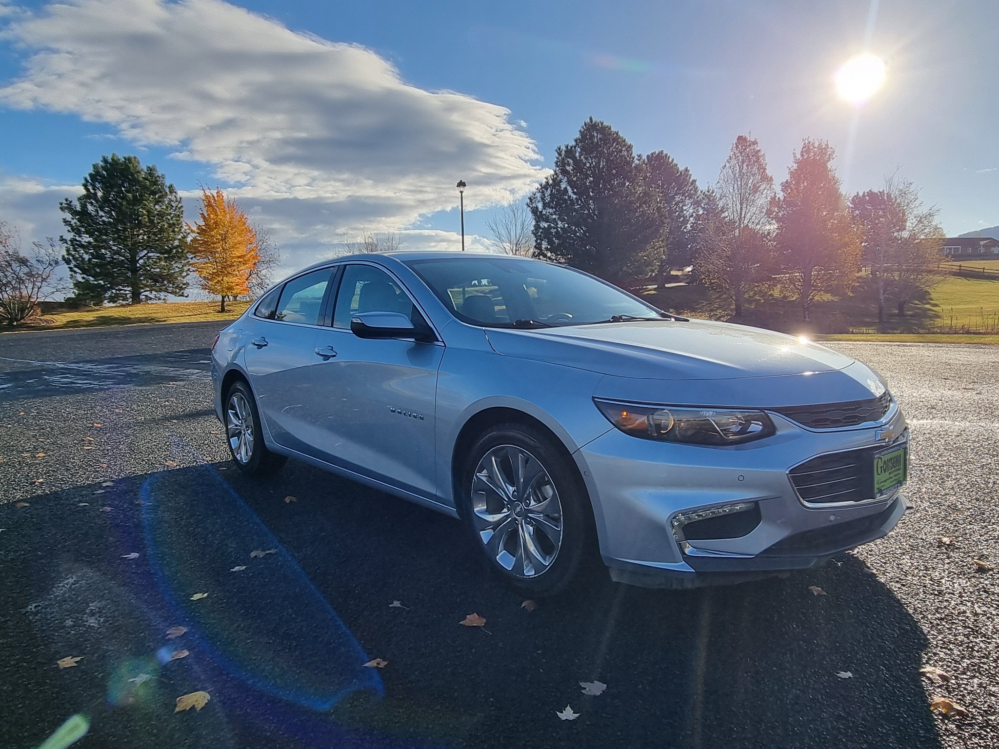Used 2017 Chevrolet Malibu Premier w/ Driver Confidence Package FWD image 3