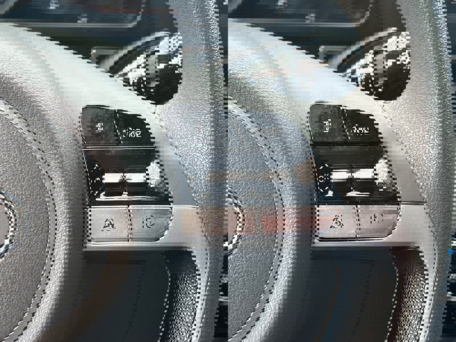 Used 2023 Hyundai Elantra SEL w/ Preferred Accessory Package image 25