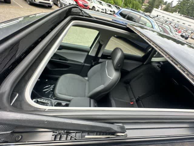 Used 2023 Volkswagen Taos SE w/ Panoramic Sunroof Package AWD/4WD image 6