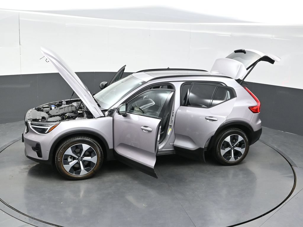 Used 2026 Volvo XC40 B5 Plus AWD/4WD image 35