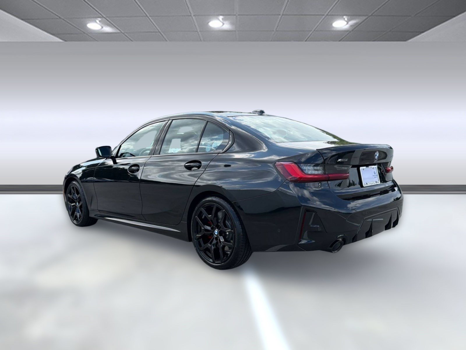 New 2026 BMW 330i xDrive Sedan w/ M Sport Package AWD/4WD image 2