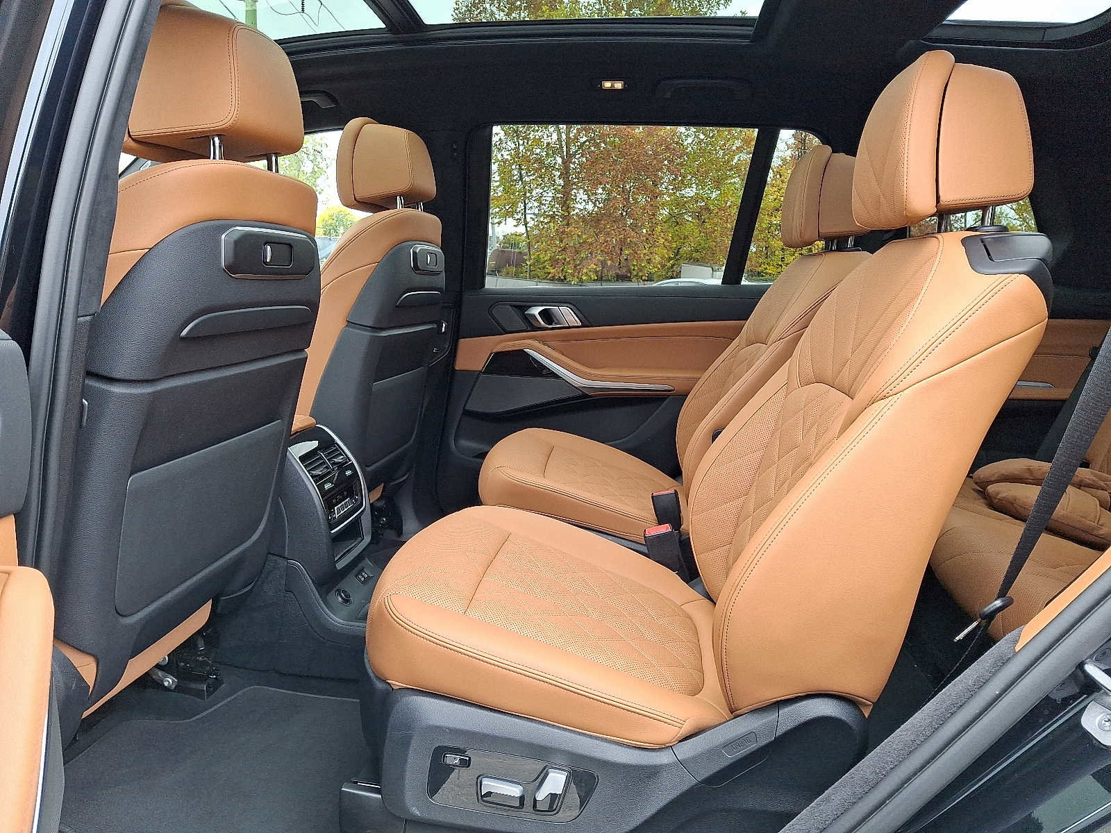 Used 2024 BMW X7 xDrive40i w/ M Sport Package image 10