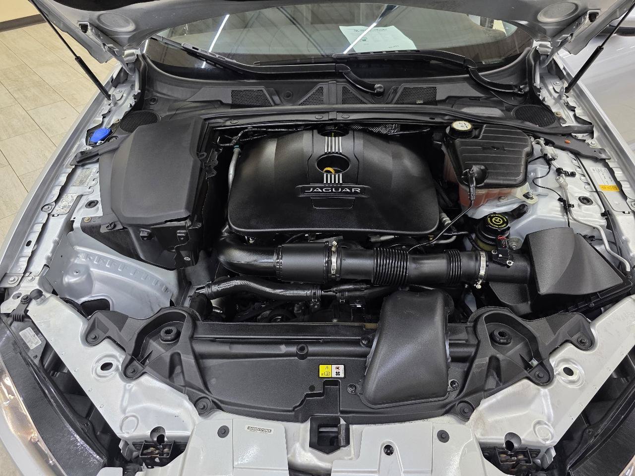 Used 2014 Jaguar XF RWD image 42