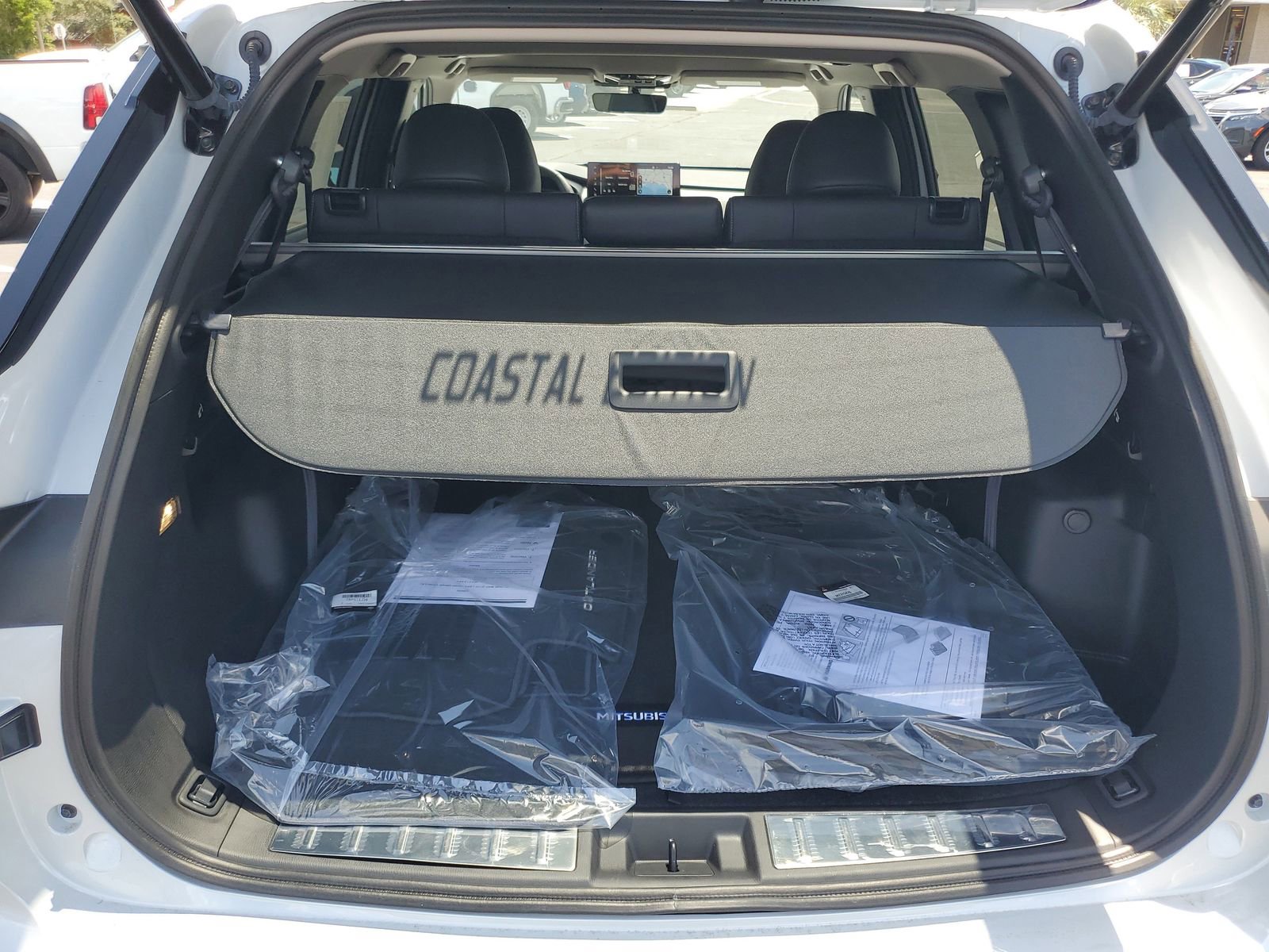 New 2025 Mitsubishi Outlander SE image 29