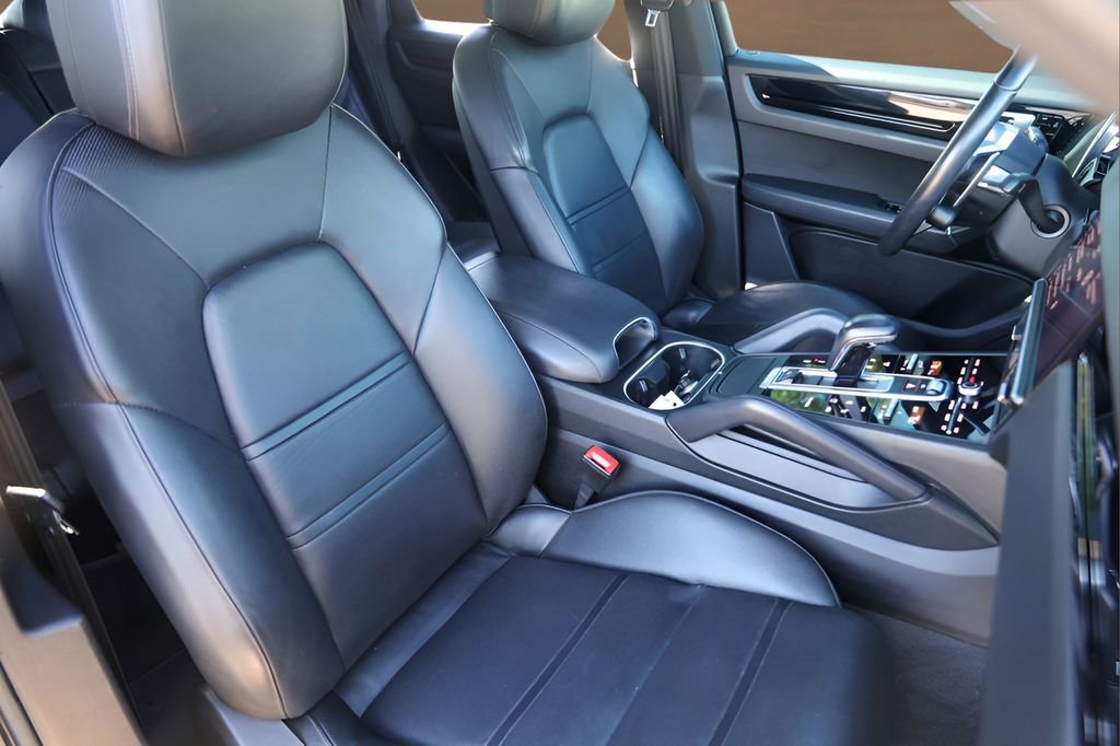 Used 2020 Porsche Cayenne E-Hybrid image 32