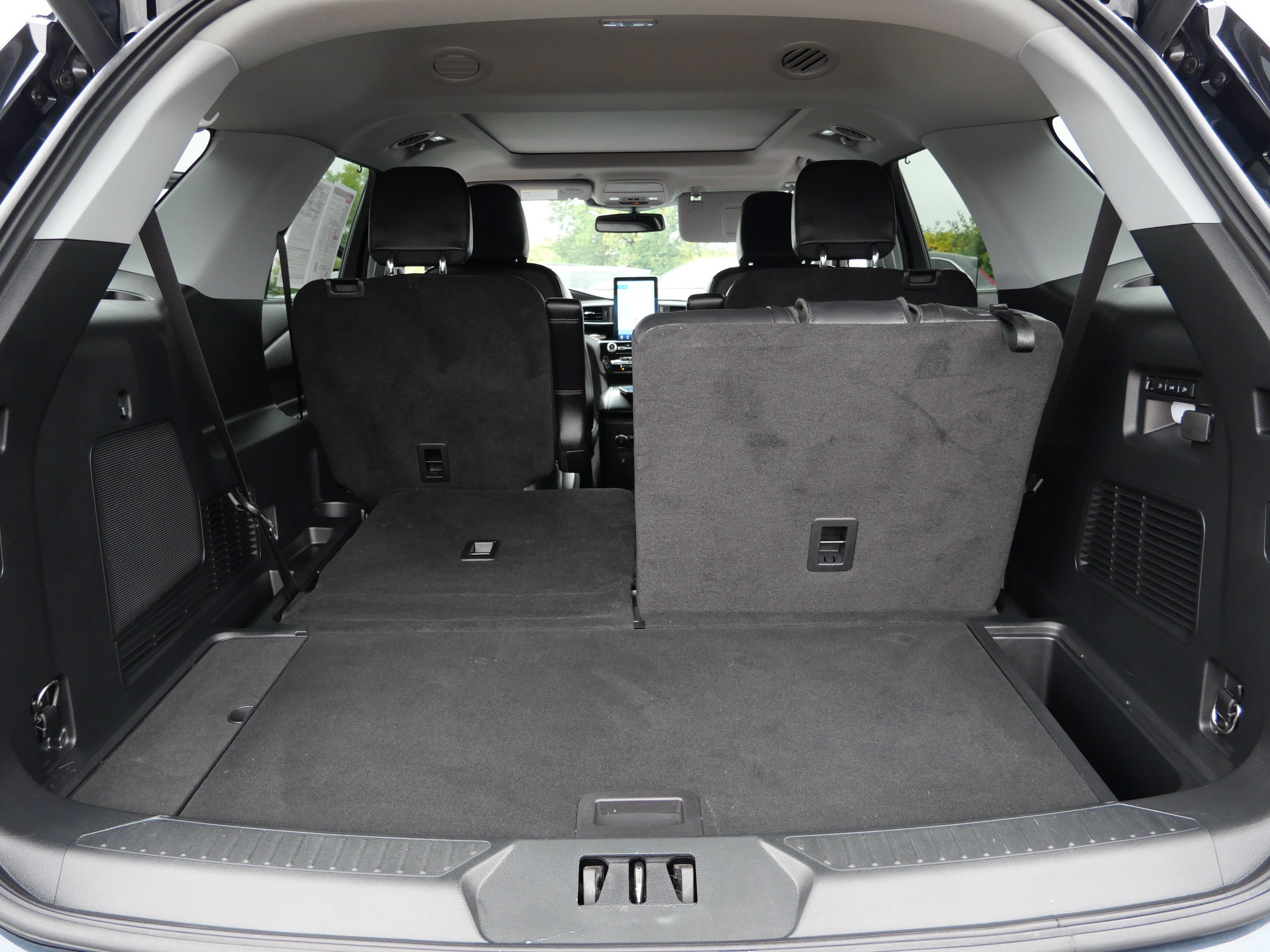 Used 2023 Ford Explorer Limited w/ Limited Technology Package AWD/4WD image 18