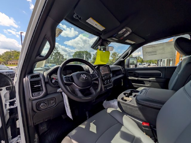New 2026 RAM 3500 Tradesman w/ Chrome Appearance Group A AWD/4WD image 3