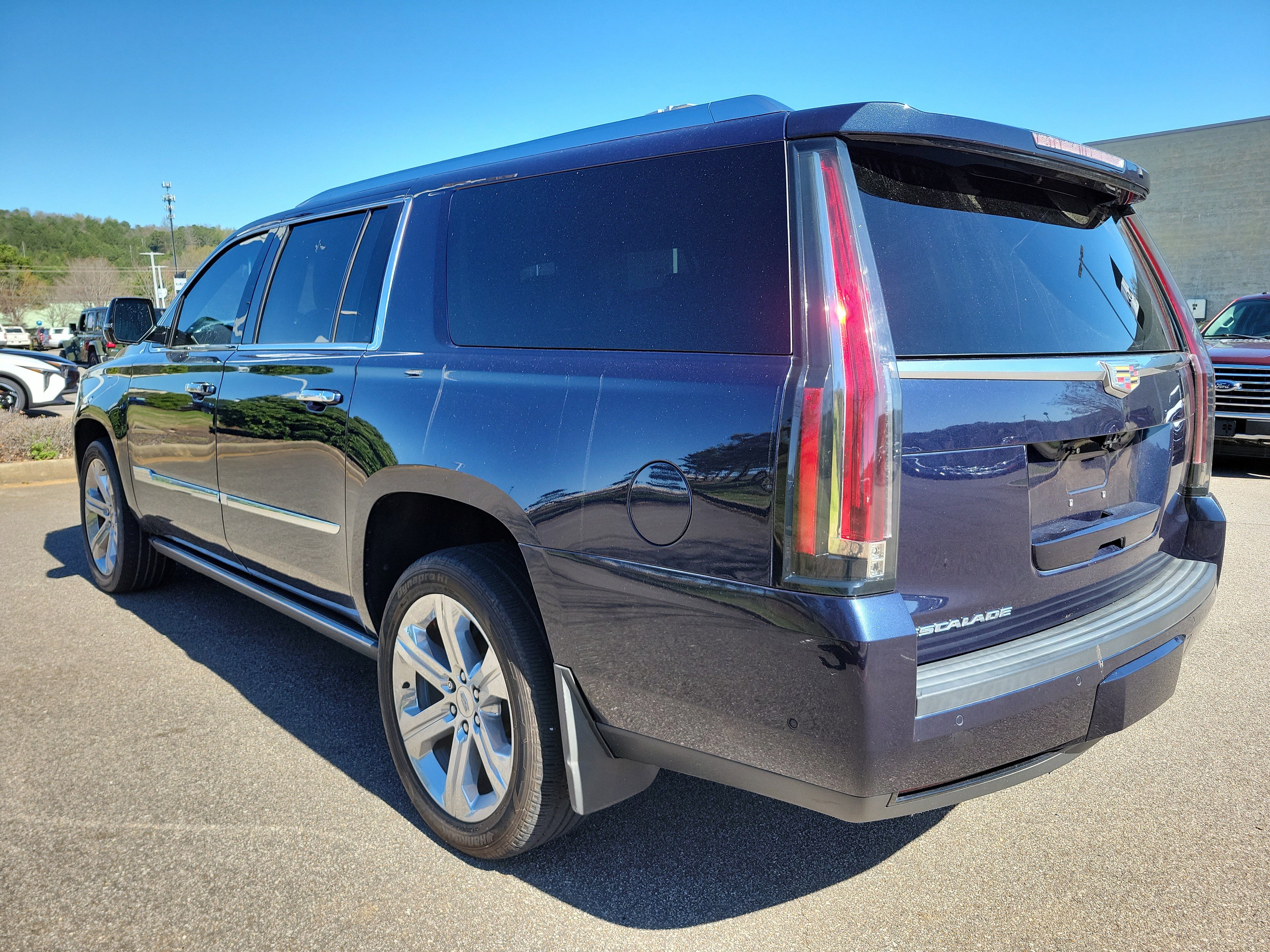 Used 2018 Cadillac Escalade ESV Platinum image 28