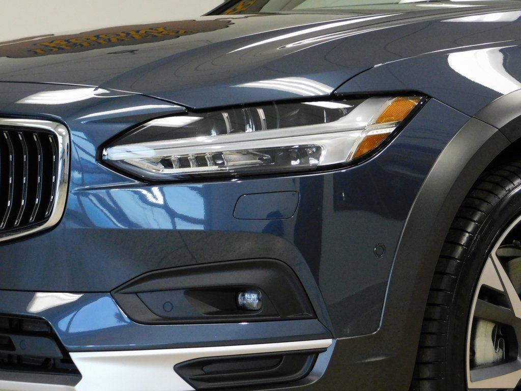 Used 2026 Volvo V90 B6 Cross Country Ultra image 16