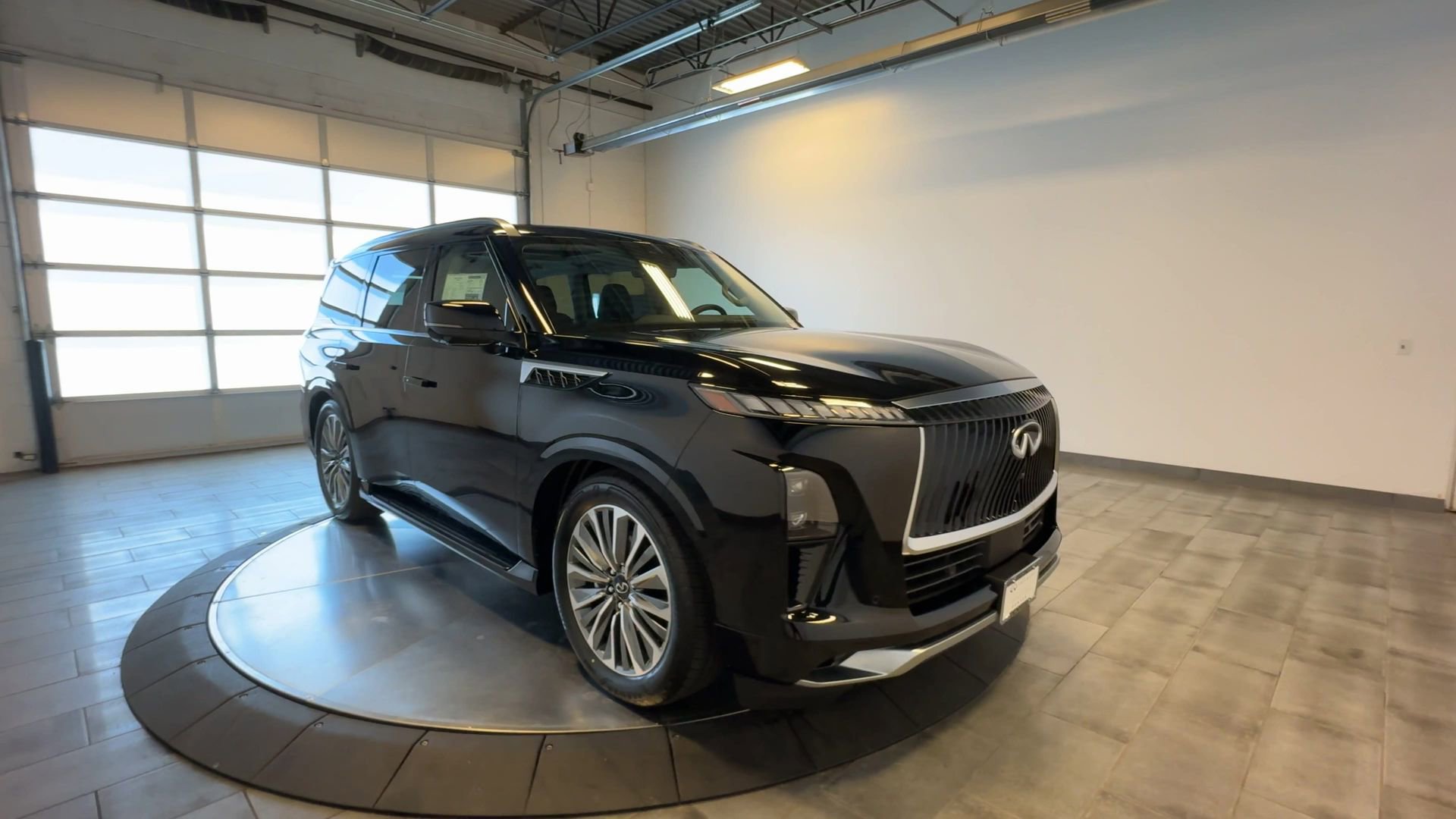 New 2026 INFINITI QX80 Luxe AWD/4WD image 2