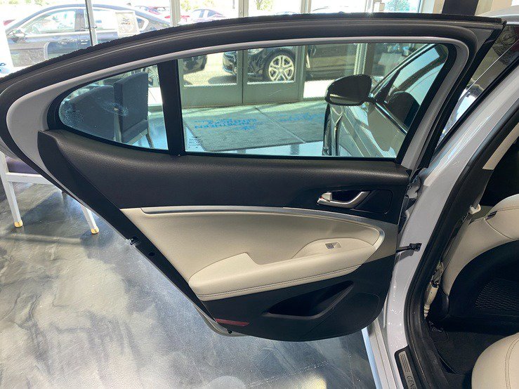 Used 2020 Genesis G70 2.0T RWD image 14