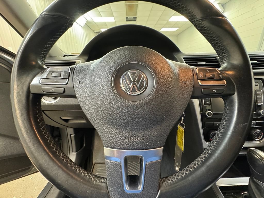 Used 2013 Volkswagen Passat 2.5 SE FWD image 39