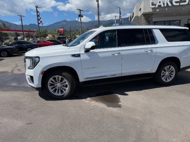 Used 2023 GMC Yukon XL SLT AWD/4WD image 5