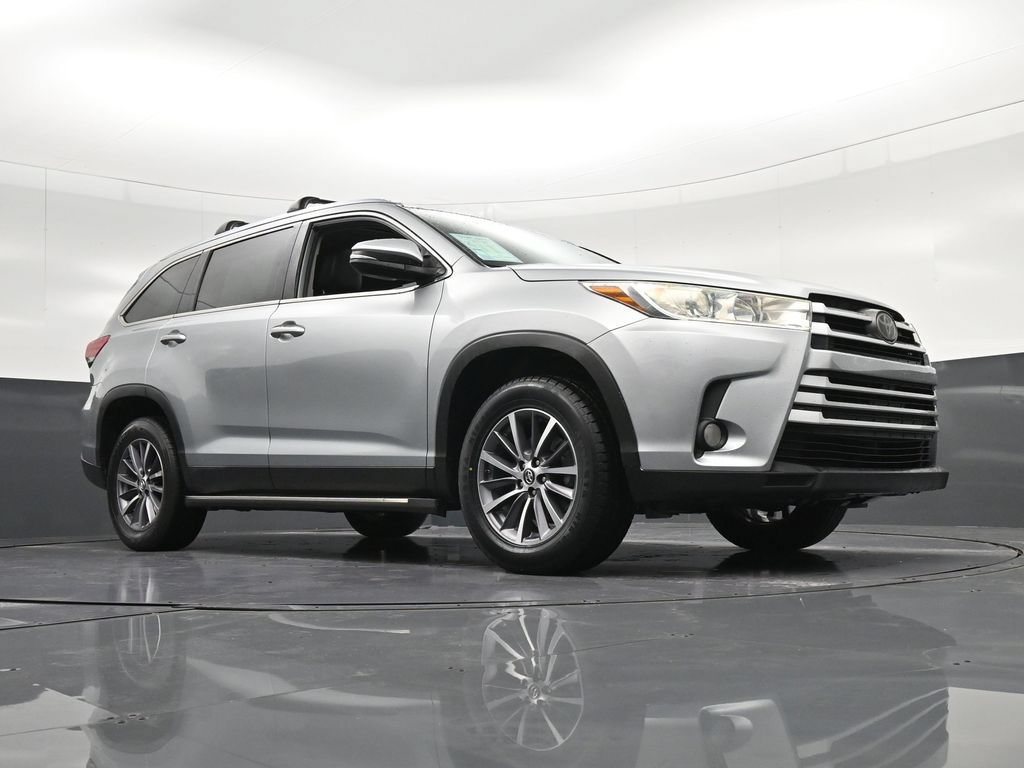 Used 2019 Toyota Highlander XLE FWD image 29