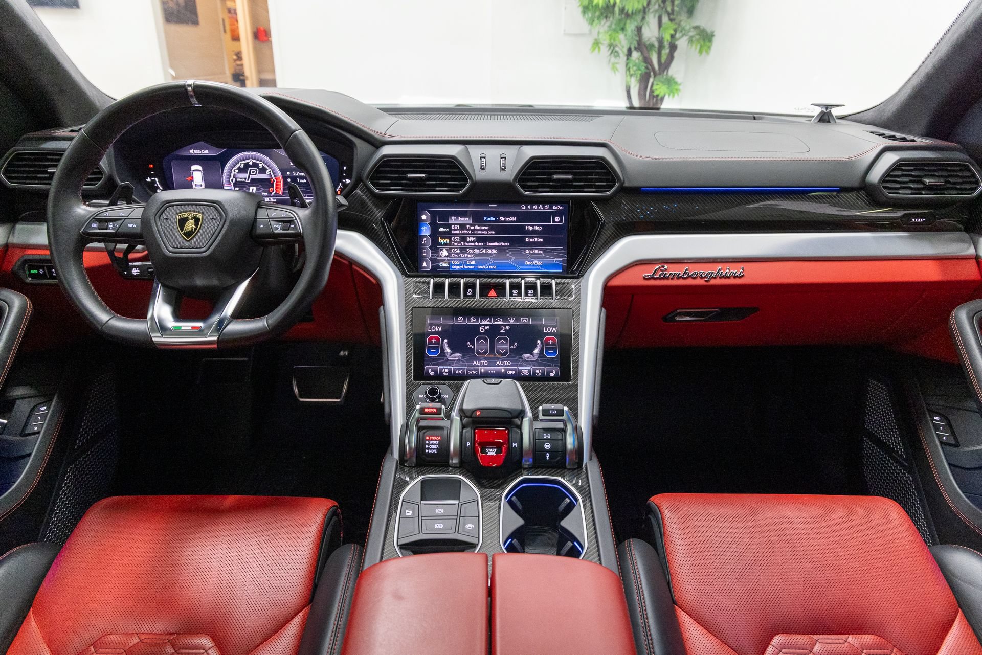 Used 2020 Lamborghini Urus AWD/4WD image 5