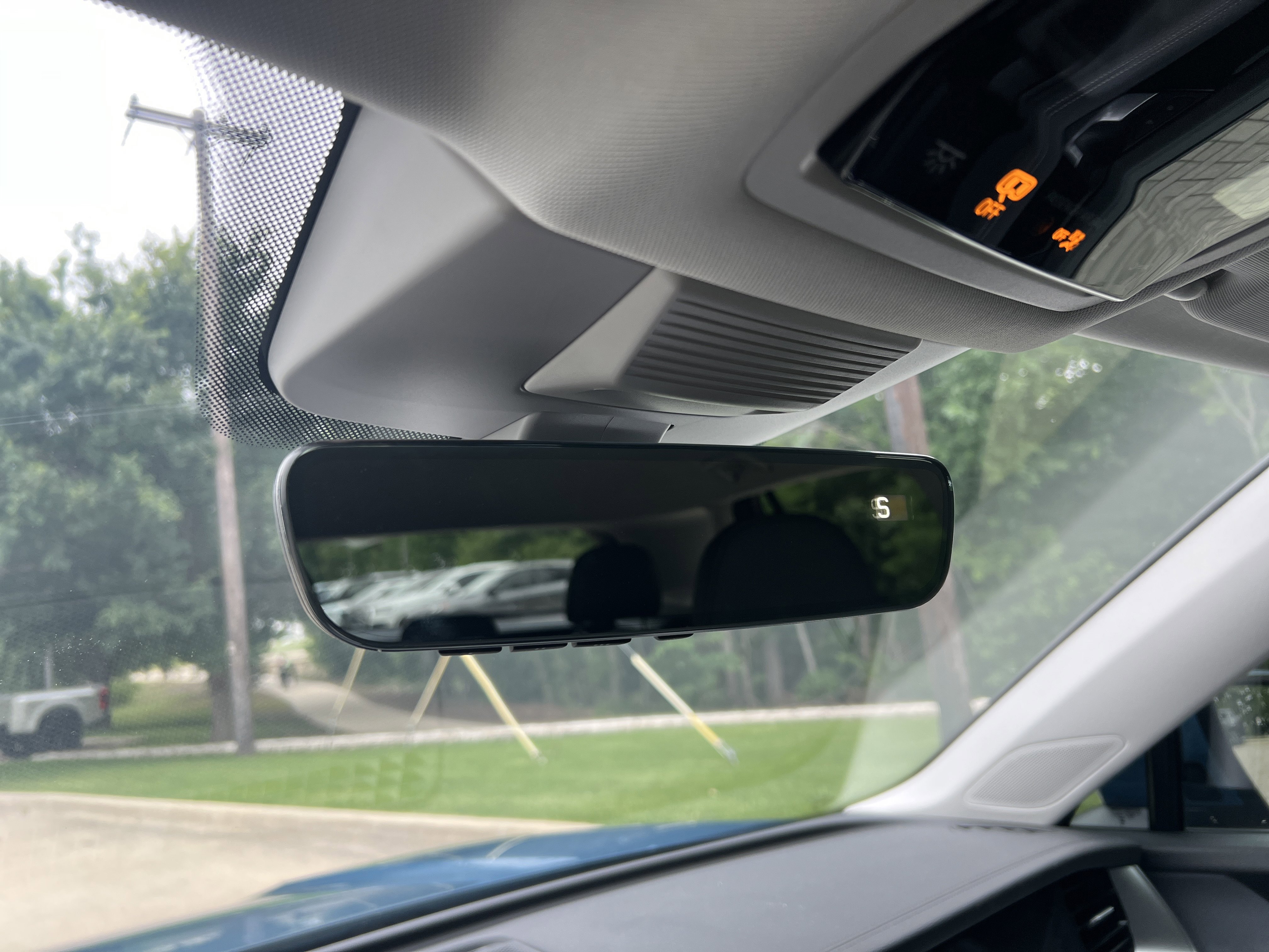 Certified 2025 Volkswagen Tiguan SE FWD image 24