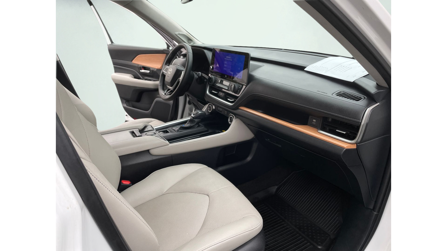 Certified 2024 Toyota Grand Highlander AWD image 17