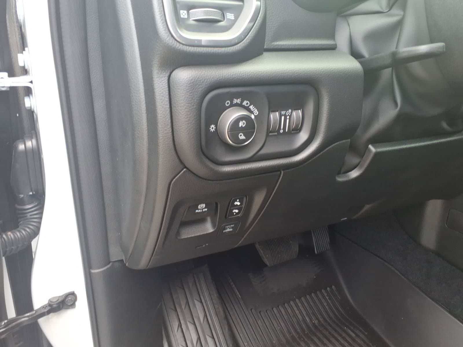 New 2027 RAM 1500 Laramie w/ Laramie Preferred Package AWD/4WD image 15