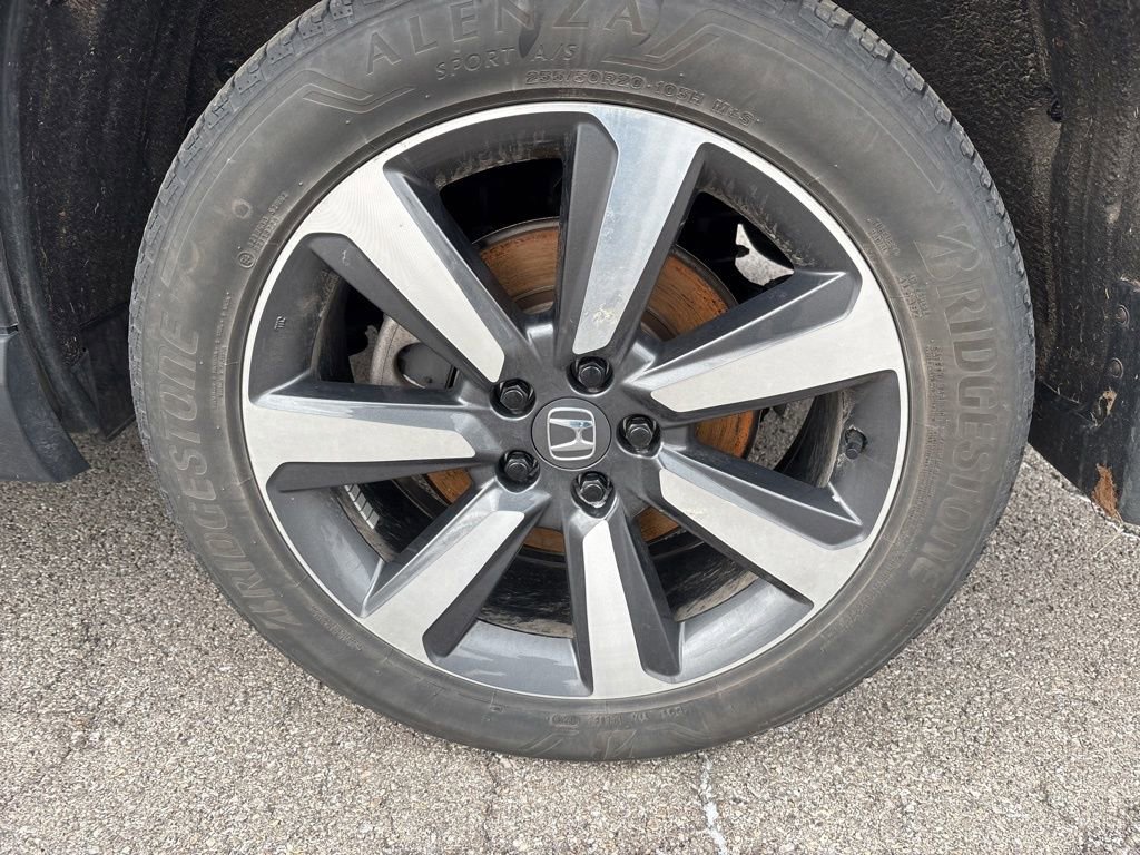 Used 2025 Honda Pilot Touring image 8