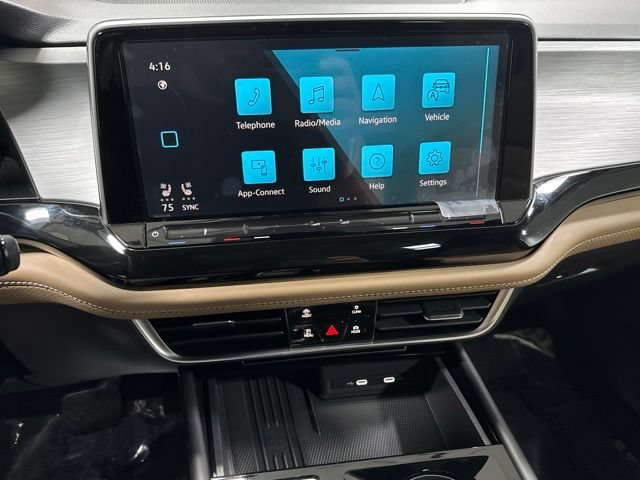 Used 2025 Volkswagen Atlas Cross Sport SE w/ Panoramic Sunroof Package AWD/4WD image 18