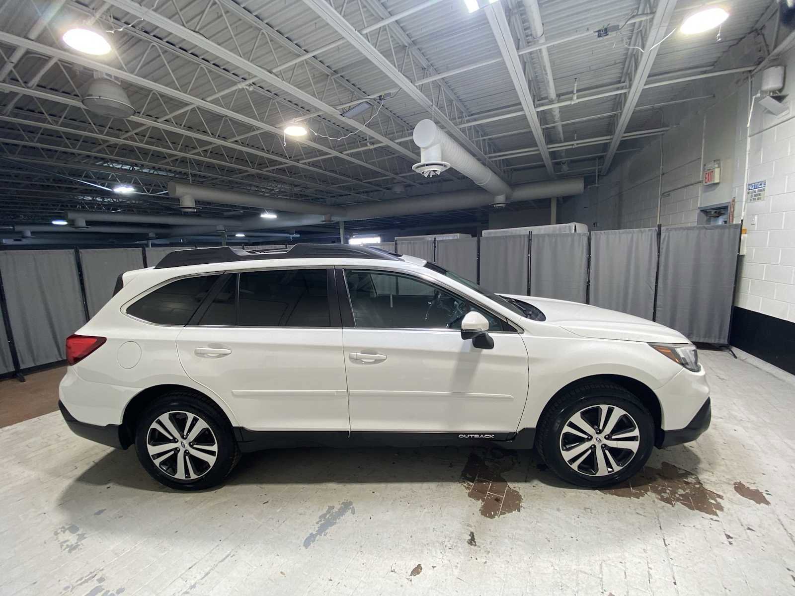 Used 2018 Subaru Outback 3.6R Limited image 28