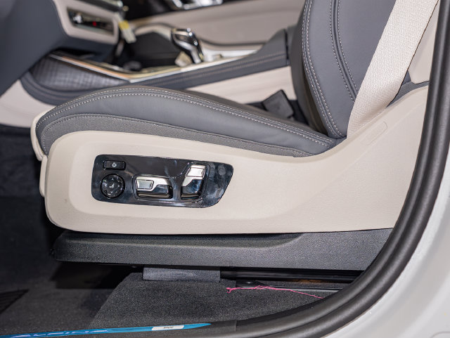 New 2026 BMW ALPINA XB7 AWD/4WD image 14