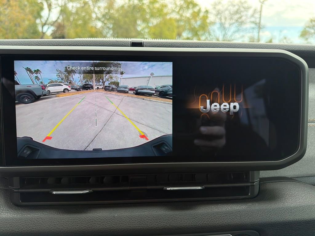 Used 2024 Jeep Gladiator Sport image 25