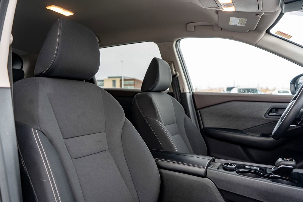 Used 2023 Nissan Rogue S image 12