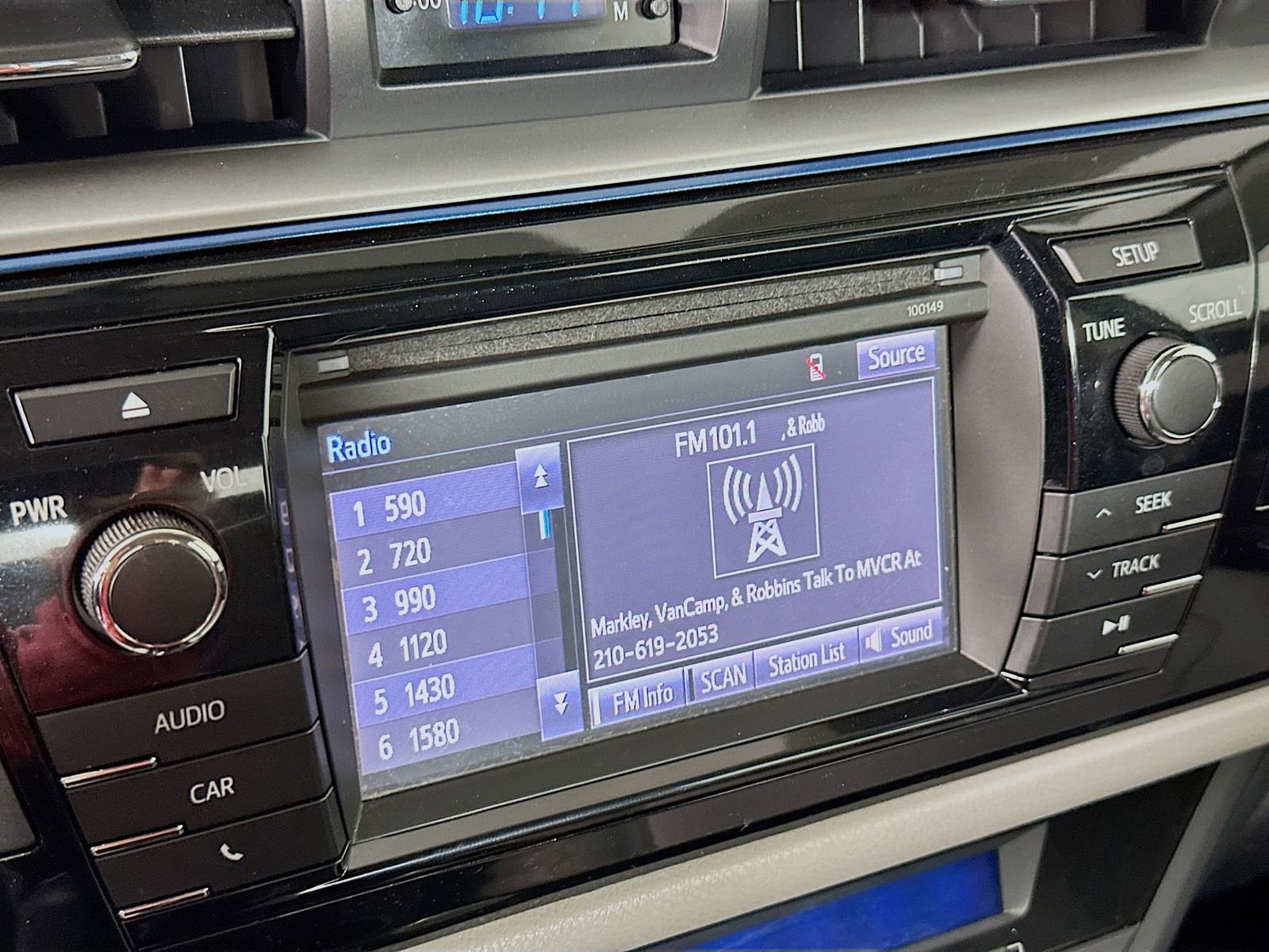 Used 2014 Toyota Corolla LE FWD image 14