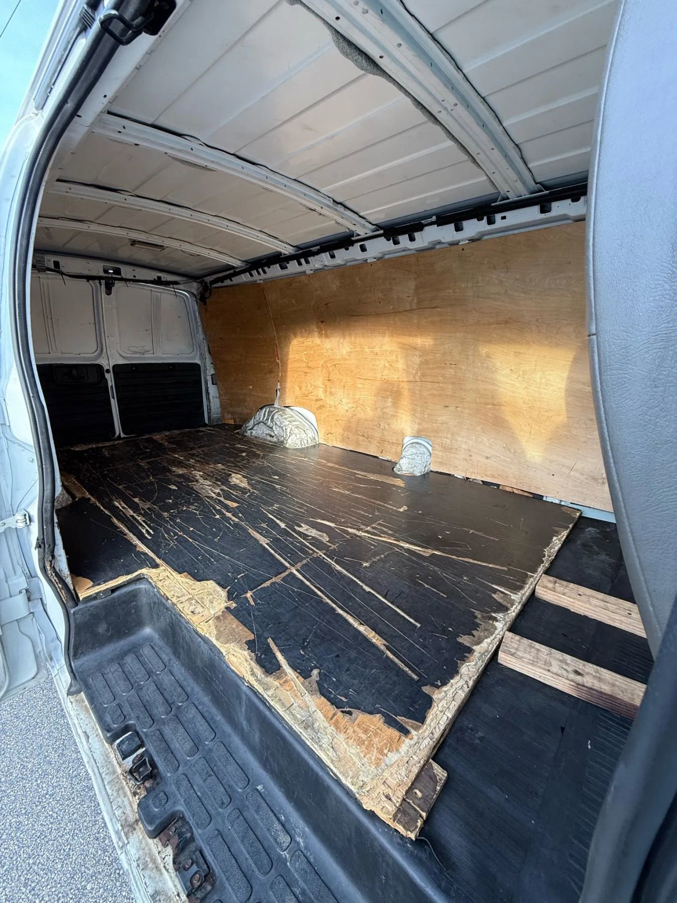 Used 2010 Chevrolet Express 2500 Extended image 10