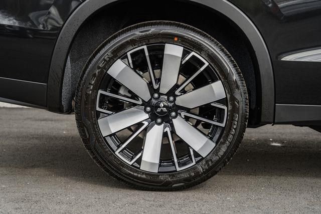 New 2025 Mitsubishi Outlander SE image 18