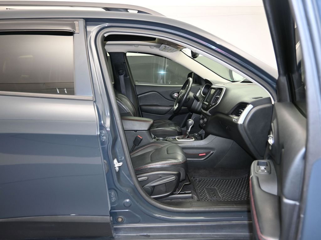Used 2016 Jeep Cherokee Trailhawk w/ Comfort/Convenience Group image 28