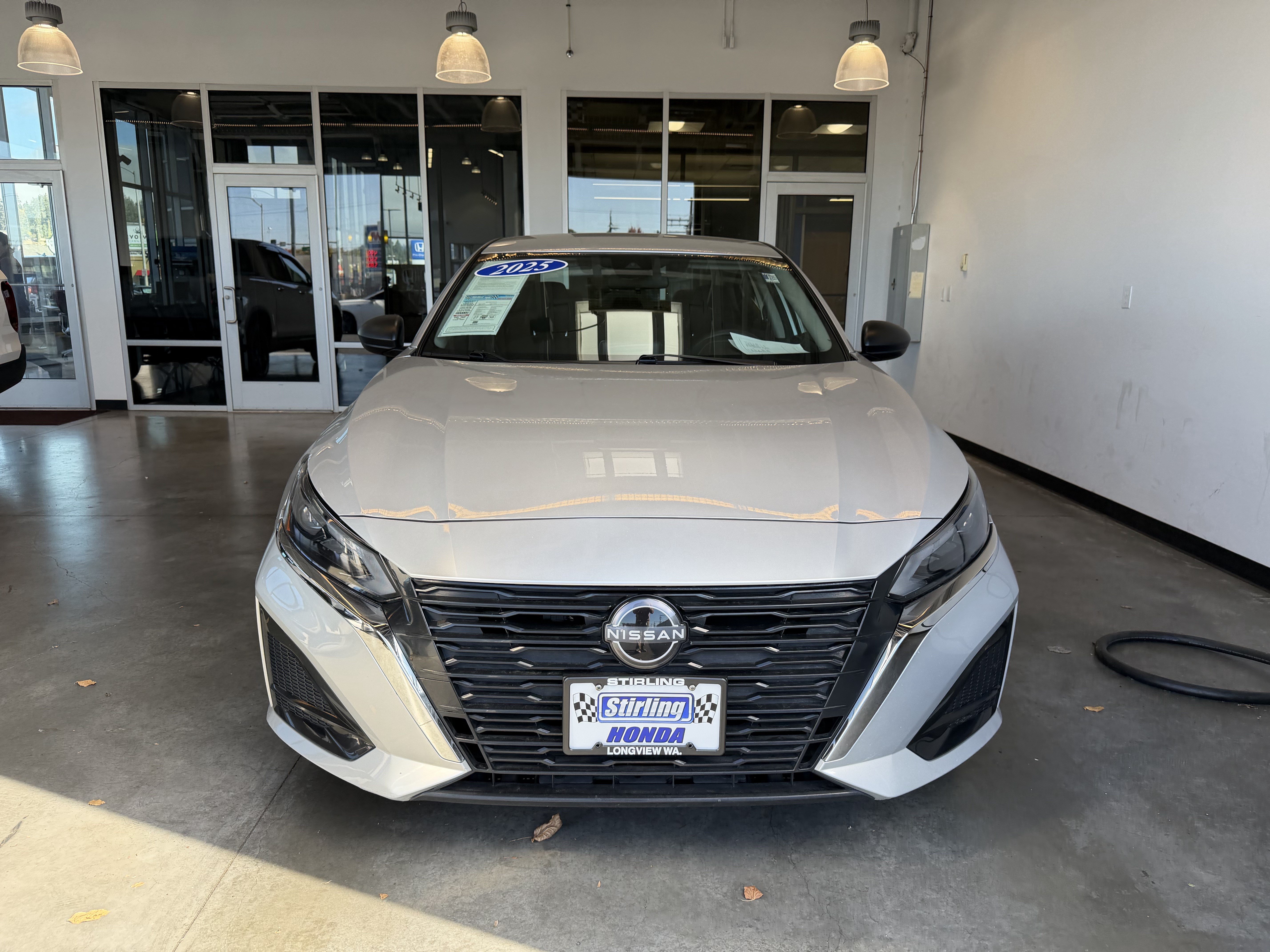 Used 2025 Nissan Altima 2.5 SV FWD image 6