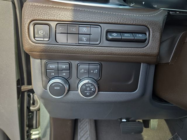 Used 2024 GMC Yukon XL Denali AWD/4WD image 20