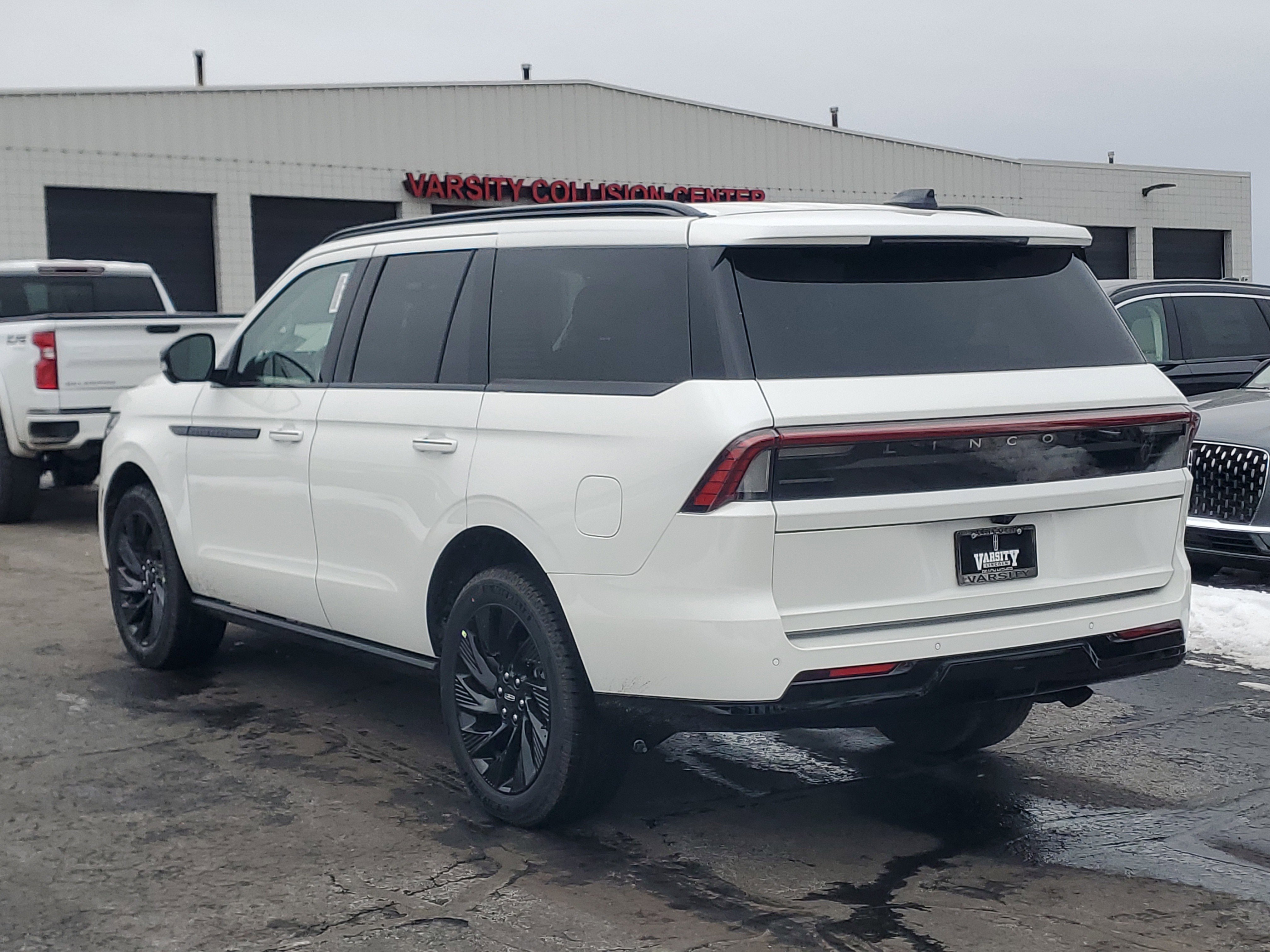 New 2026 Lincoln Navigator Reserve w/ Jet Appearance Package image 3